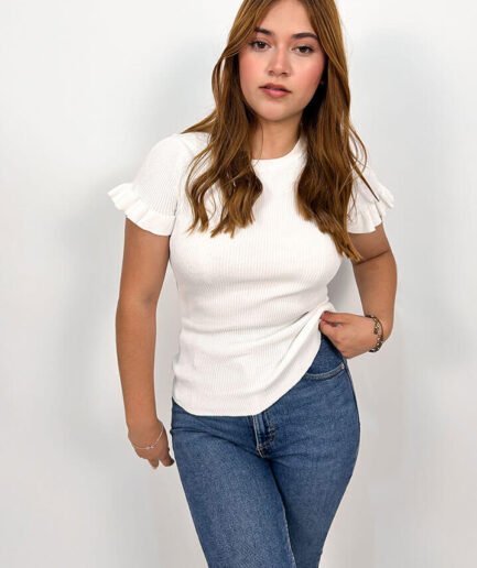 Blusa blanca con manga corta