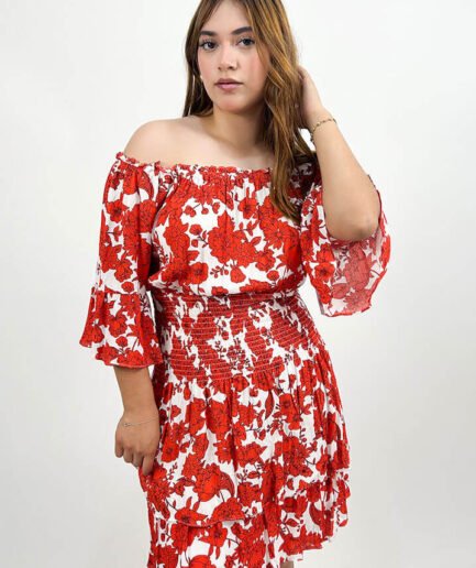 Vestido corto de flores rojo hombro descubierto