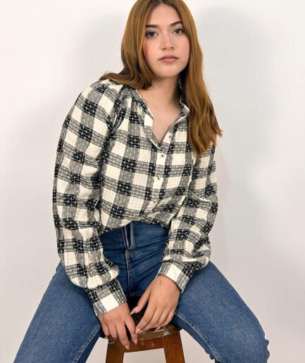 Blusa de cuadros con botones al frente