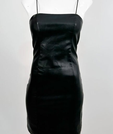 vestido corto negro vinipiel