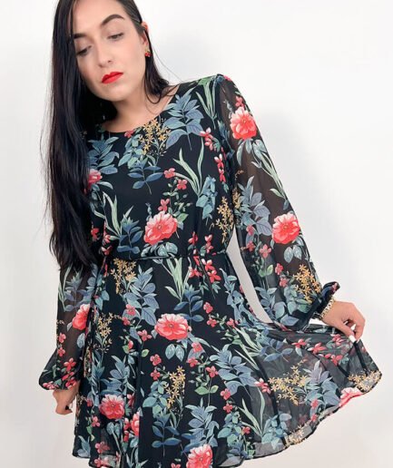 vestido corto negro con flores