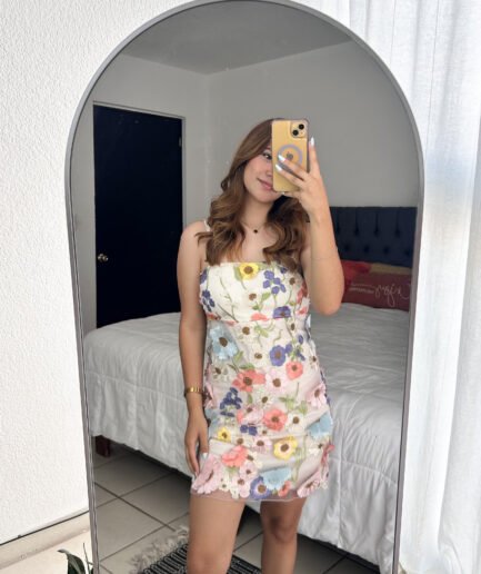 Vestido corto de flores