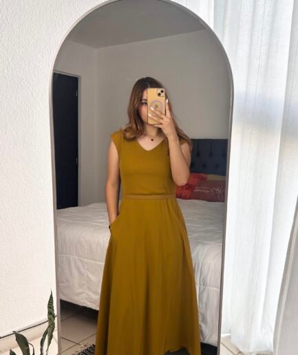 Vestido midi mostaza